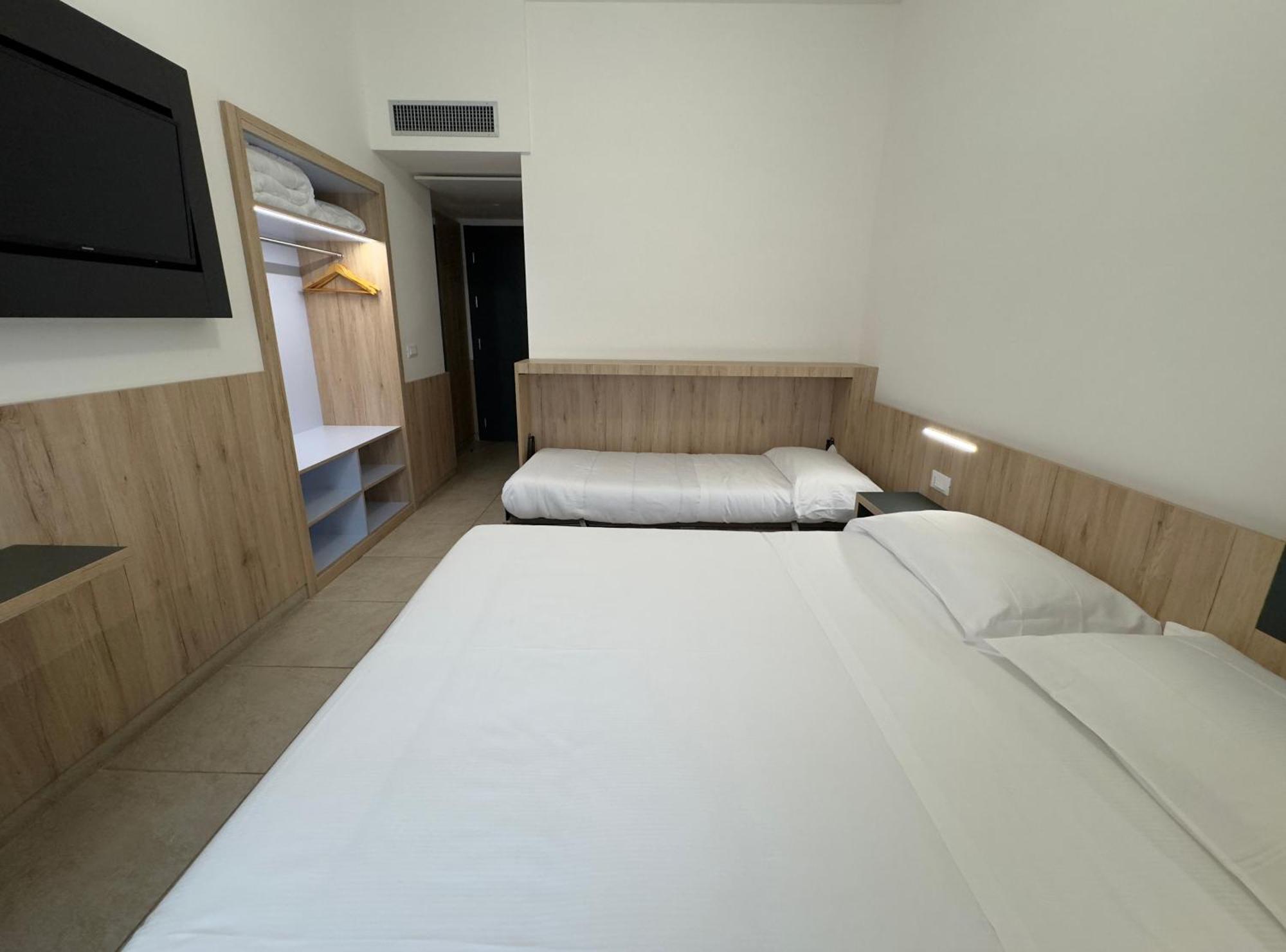 Hotel Holidays 3*